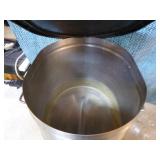 Bunn Iced Tea Dispenser with Small Pitchers