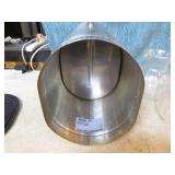 Bunn Iced Tea Dispenser with Small Pitchers