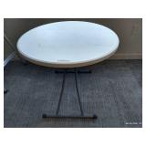 Round, Folding Lifetime Table