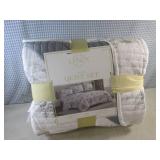 (EW6) Lenox King Size 3-Piece Quilt...