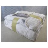 (EW6) Lenox King Size 3-Piece Quilt...