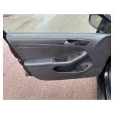 2014 VOLKSWAGEN JETTA S *No Accidents Reported* (NO RESERVE)