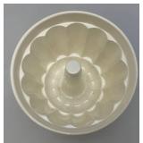 Vintage White Art Pottery Jelly Mold  6 1/4" x 7 3/4"