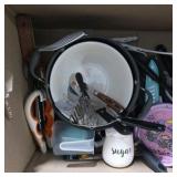 Mixed Kitchen and Home Decor Lot - Drink Mixer / Malt Maker, Bowls, Glass Dishes and More