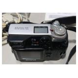 Olympus Camedia C-2020 Zoom Digital Camera with Box, Manual & Cables