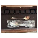 Oneida Enchantment Silverplate 47-Piece Set for 8 with Serving Pieces