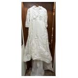Beautiful VTG Bridal Gown - Ivory Lace Overlay with Pearl Embellishments, Button-Back & Veil - Approx SZ 12
