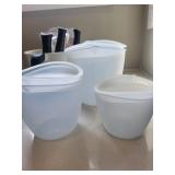 OXO Good Grips Batter Bowl 2 Qt/2 L + Angled Cups (2 & 4 Cup) + Pampered Chef Bowls