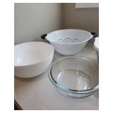 OXO Good Grips Batter Bowl 2 Qt/2 L + Angled Cups (2 & 4 Cup) + Pampered Chef Bowls