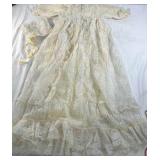 Vintage Lace Dress with Bonnet – Cream Floral Pattern