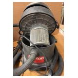 (2) WET dry vacs: Stinger and Dayton
