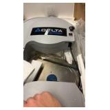 DELTA sander, looks brand new inside of box
