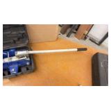 DURALAST 2 1/2 ton floor jack; tie-down straps