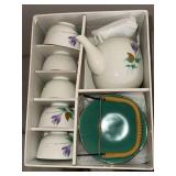 Japanese Porcelain Tea Set Boxed Teapot 5 Cups Saucers Floral Gold