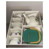 Japanese Porcelain Tea Set Boxed Teapot 5 Cups Saucers Floral Gold