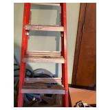 Louisville Fiberglass Step Ladder 300 lb Capacity 6 Ft Used