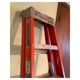 Louisville Fiberglass Step Ladder 300 lb Capacity 6 Ft Used