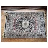Persian Style Accent Rug 24 x 36 Floral Medallion Fringe Used
