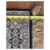 Persian Style Accent Rug 24 x 36 Floral Medallion Fringe Used