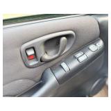 2003 GMC SONOMA SL *4x4 | No Accidents Reported* (NO RESERVE)