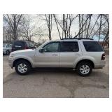 2008 FORD EXPLORER XLT *4x4 | 2 Owner | 110k Miles* (NO RESERVE)