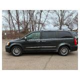 2011 CHRYSLER TOWN AND COUNTRY LIMITED (NO RESERVE)