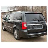 2011 CHRYSLER TOWN AND COUNTRY LIMITED (NO RESERVE)