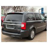 2011 CHRYSLER TOWN AND COUNTRY LIMITED (NO RESERVE)