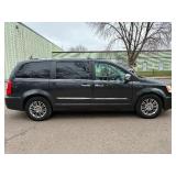 2011 CHRYSLER TOWN AND COUNTRY LIMITED (NO RESERVE)