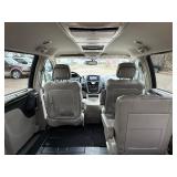 2011 CHRYSLER TOWN AND COUNTRY LIMITED (NO RESERVE)