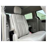 2011 CHRYSLER TOWN AND COUNTRY LIMITED (NO RESERVE)