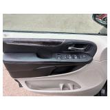 2011 CHRYSLER TOWN AND COUNTRY LIMITED (NO RESERVE)