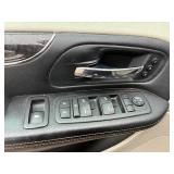 2011 CHRYSLER TOWN AND COUNTRY LIMITED (NO RESERVE)