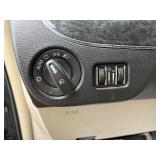 2011 CHRYSLER TOWN AND COUNTRY LIMITED (NO RESERVE)