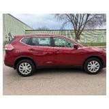 2016 NISSAN ROGUE S *All Wheel Drive | No Accidents Reported | 2 Owner* (NO RESERVE)