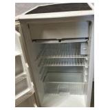 Sanyo Compact Mini Refrigerator White Single Door Fridge Adjustable Shelving