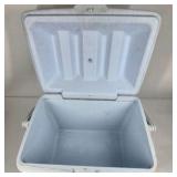 Rubbermaid Blue Cooler Ice Chest with White Lid Portable