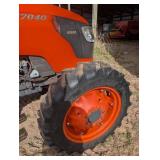 Kubota M7040 Hydraulic Shuttle Tractor - 3-Point Hitch & PTO