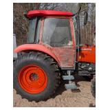 Kubota M7040 Hydraulic Shuttle Tractor - 3-Point Hitch & PTO