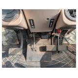 Kubota M7040 Hydraulic Shuttle Tractor - 3-Point Hitch & PTO