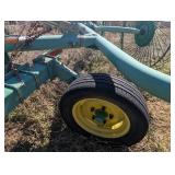 John Deere 702 Wheel Hay Rake - Green Farm Implement Made in Italy