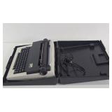 OLIVETTI Praxis 30 Typewriter w/Case