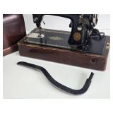 Antique SINGER Sewing Machine w/Dome Top Case