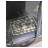 Antique SINGER Sewing Machine w/Dome Top Case