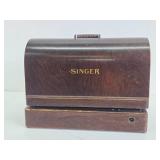Antique SINGER Sewing Machine w/Dome Top Case