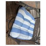 Round Mosaic Tile Outdoor Table with 4 Iron Chairs & Cushions