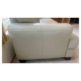 Cream-colored Leather 3-Seater Sofa - Tufted Back Cushions