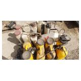 Back pack sprayers 4 battery operated with chargers untested