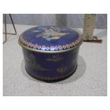 Vintage Kitchenware and Decorative Collectibles - 8 Pieces