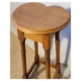 Charming Heart Top Plant Stand
